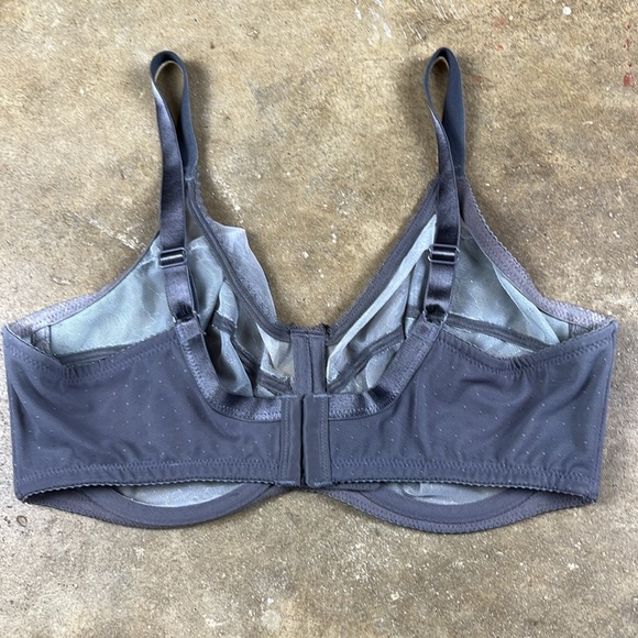 Wacoal Retro Chic Underwire Bra in Silver/Gray
Size: 40D - Picture 2 of 8